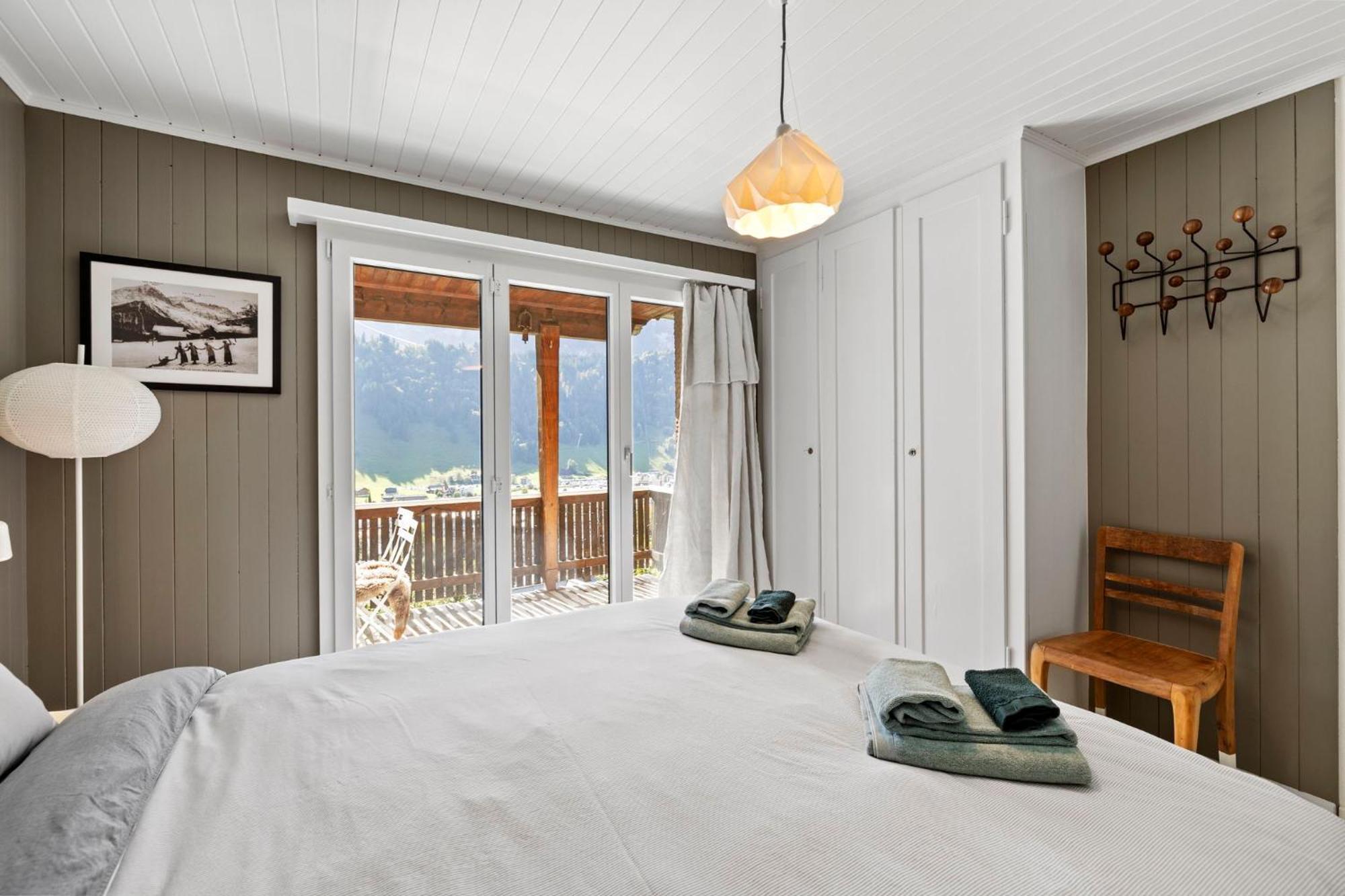 Sunny Design In With Spectacular View On Mount Titlis *